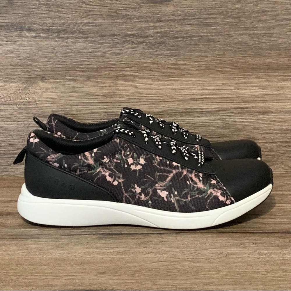 TRAQ By Algeria Qest Jungle Fauna Sneaker Black